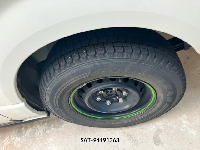 Toyota HIACE VAN 2024-08 7979395-8