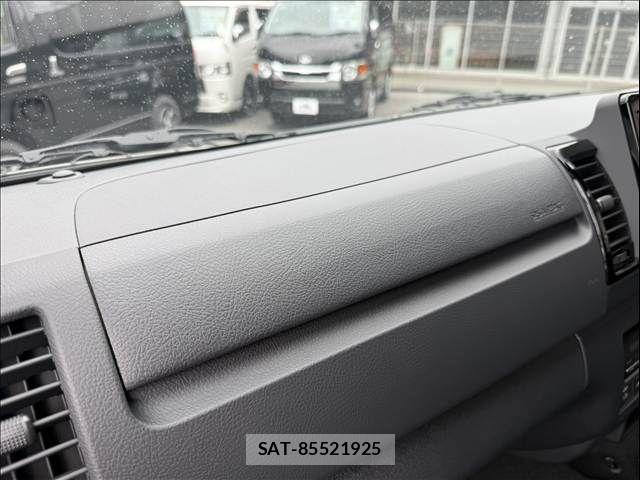 Toyota HIACE VAN 2026-06 7979389-17