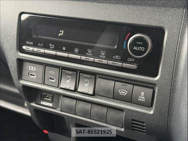 Toyota HIACE VAN 2026-06 7979389-18