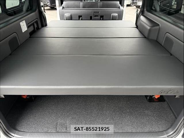 Toyota HIACE VAN 2026-06 7979389-19