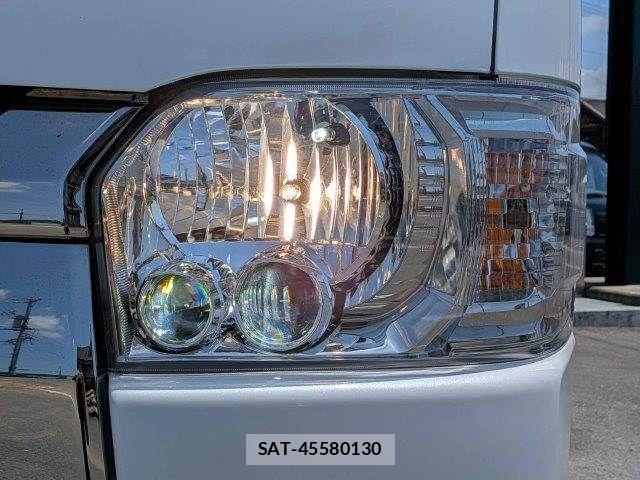 Toyota HIACE VAN 2020-04 7979400-11