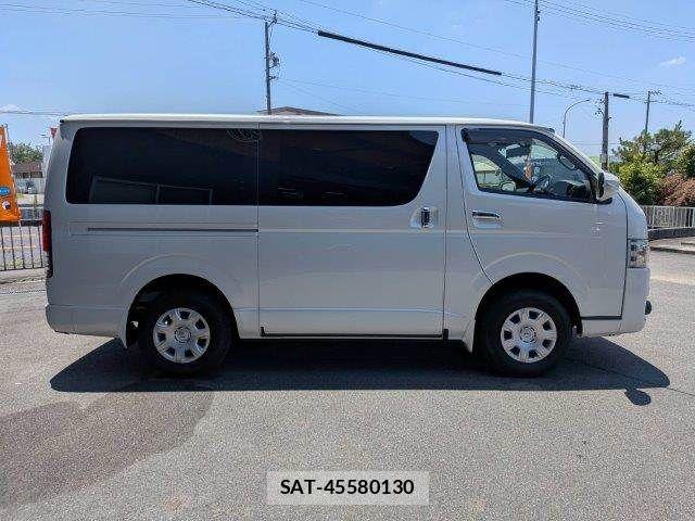 Toyota HIACE VAN 2020-04 7979400-16