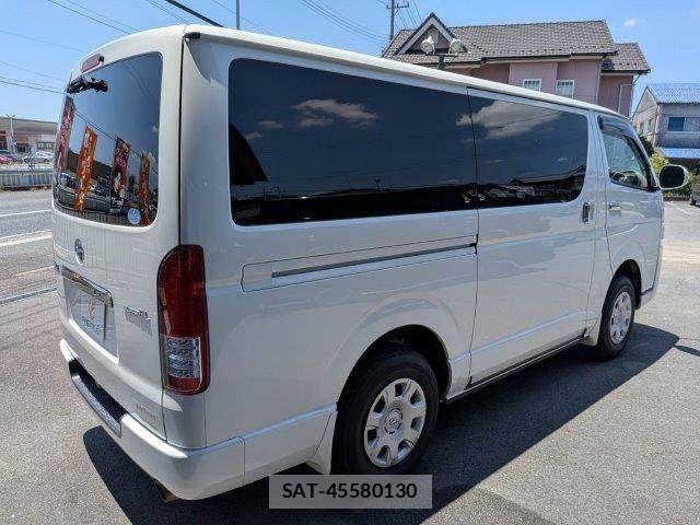 Toyota HIACE VAN 2020-04 7979400-17