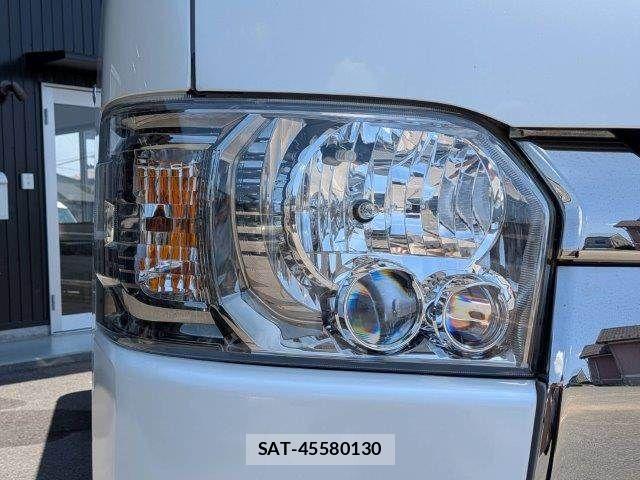 Toyota HIACE VAN 2020-04 7979400-22