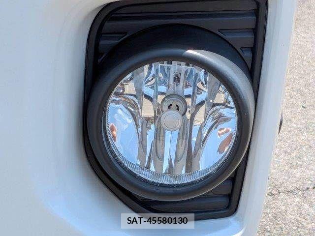 Toyota HIACE VAN 2020-04 7979400-23