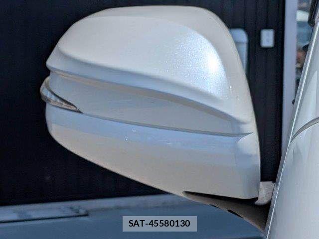 Toyota HIACE VAN 2020-04 7979400-26