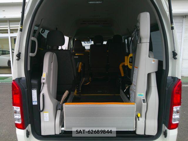 Toyota HIACE VAN 2020-10 7979397-17