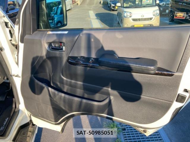 Toyota HIACE VAN 2020-11 7979399-5