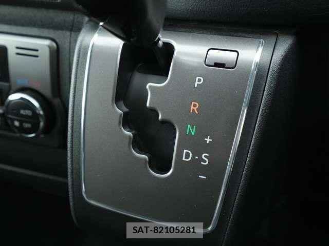 Toyota HIACE VAN 2021-08 7979396-13