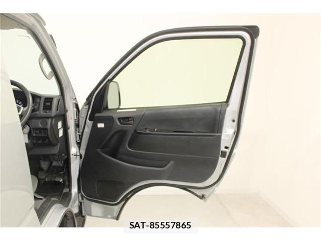 Toyota HIACE VAN 2022-02 8035863-29