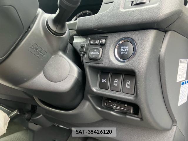 Toyota HIACE VAN 2025-10 8035843-15