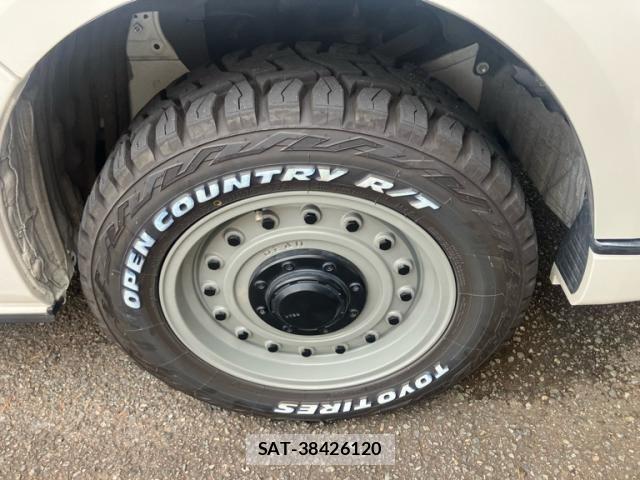 Toyota HIACE VAN 2025-10 8035843-3