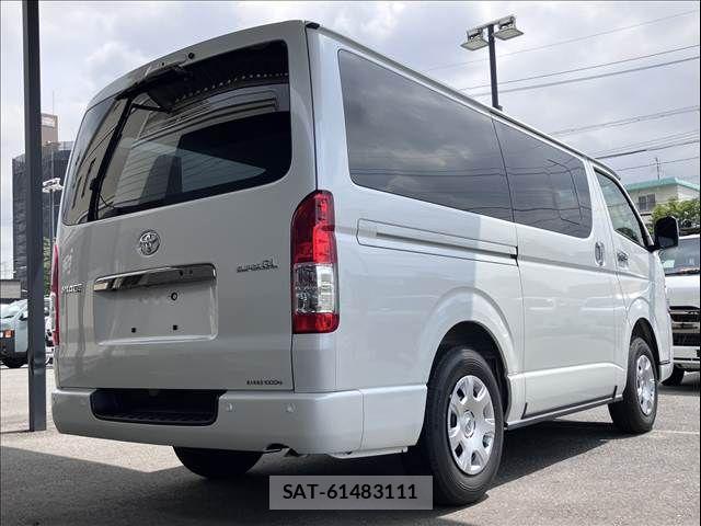 Toyota HIACE VAN 2026-06 8035842-14