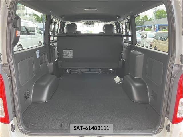 Toyota HIACE VAN 2026-06 8035842-19