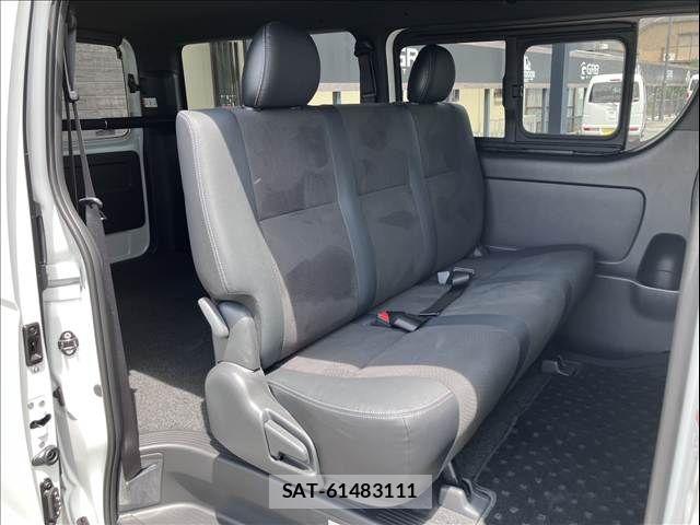 Toyota HIACE VAN 2026-06 8035842-7