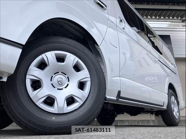 Toyota HIACE VAN 2026-06 8035842-8