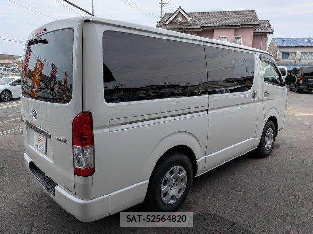 Toyota HIACE VAN 2018-08 8035859-13