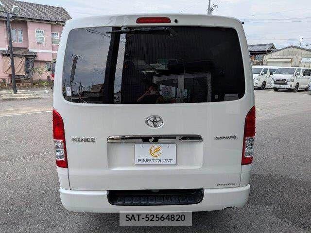 Toyota HIACE VAN 2018-08 8035859-14