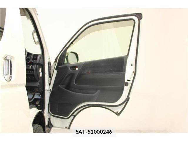 Toyota HIACE VAN 2018-03 8035852-27