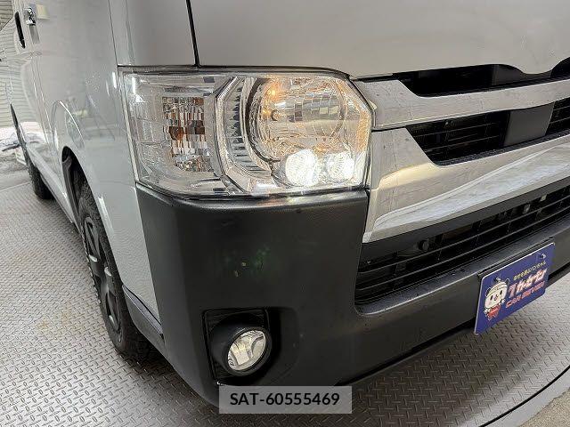 Toyota HIACE VAN 2021-02 8035850-17