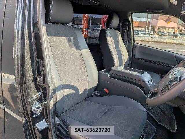 Toyota HIACE VAN 2023-06 8035849-11