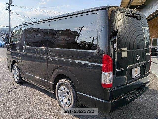 Toyota HIACE VAN 2023-06 8035849-23