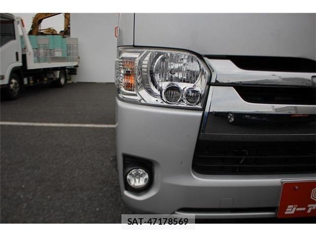 Toyota HIACE VAN 2019-06 8035853-12