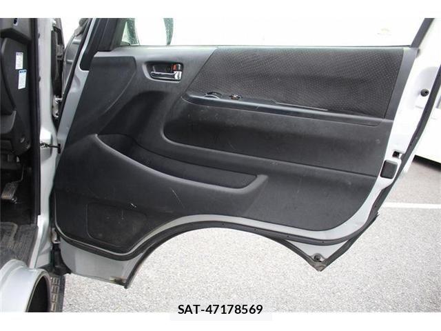 Toyota HIACE VAN 2019-06 8035853-18