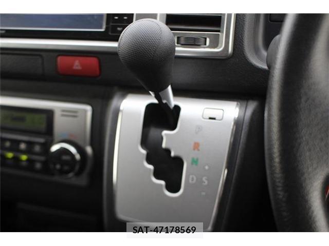 Toyota HIACE VAN 2019-06 8035853-23