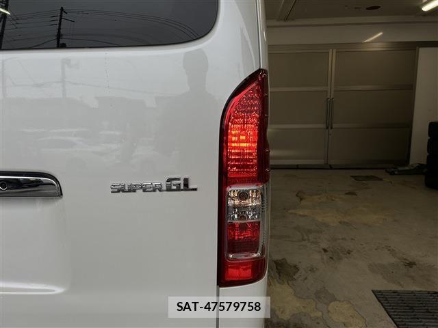 Toyota HIACE VAN 2025-11 8035845-9