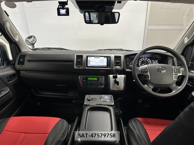 Toyota HIACE VAN 2025-11 8035845-12