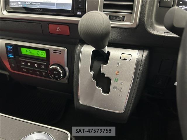 Toyota HIACE VAN 2025-11 8035845-20