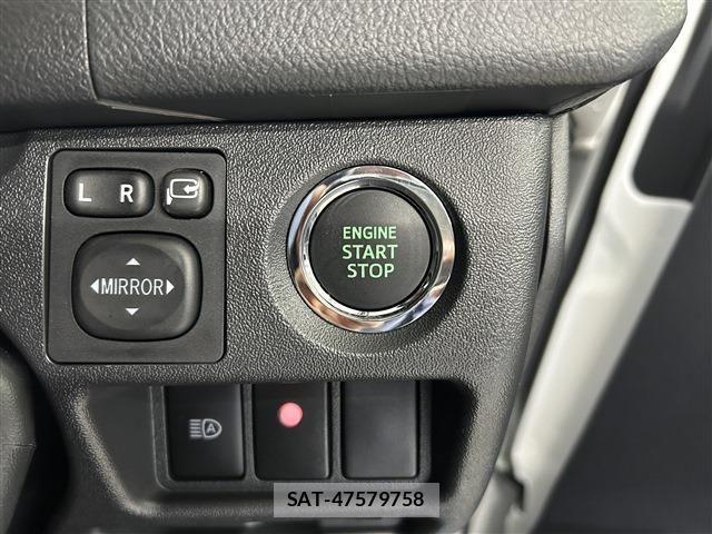 Toyota HIACE VAN 2025-11 8035845-21