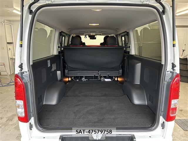 Toyota HIACE VAN 2025-11 8035845-27