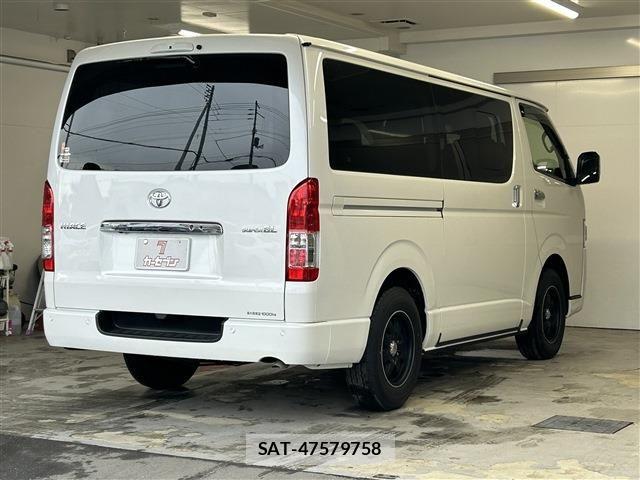 Toyota HIACE VAN 2025-11 8035845-4