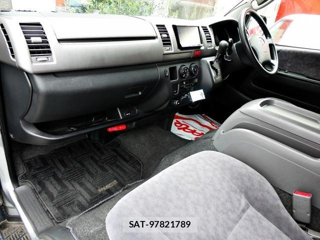 Toyota HIACE VAN 2005-10 8035873-25