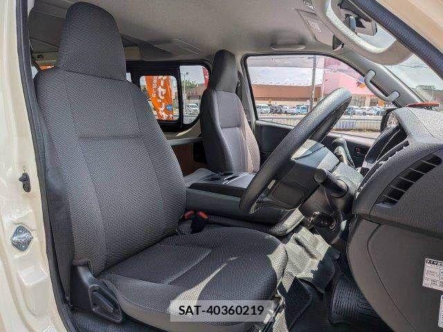 Toyota HIACE VAN 2019-05 8073959-11