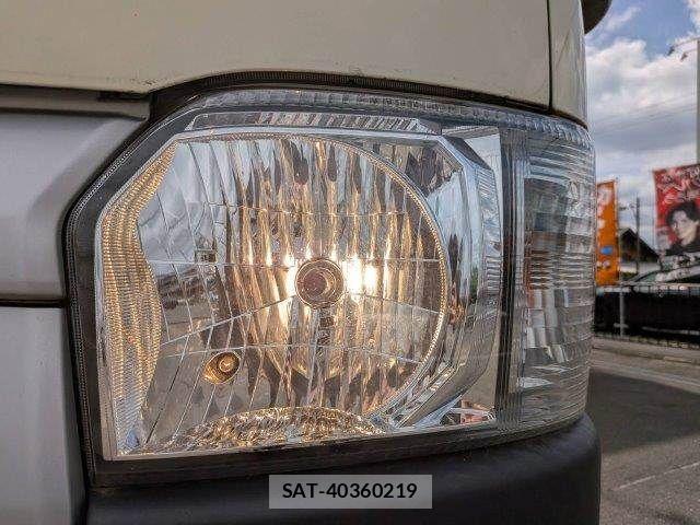 Toyota HIACE VAN 2019-05 8073959-14