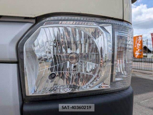 Toyota HIACE VAN 2019-05 8073959-24