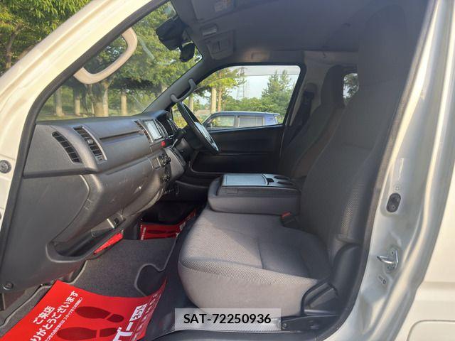Toyota HIACE VAN 2018-10 8073956-9