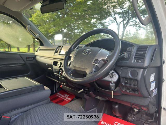 Toyota HIACE VAN 2018-10 8073956-10