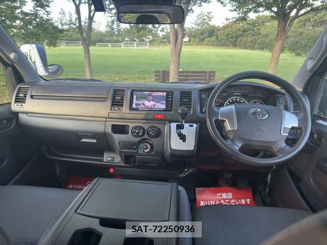 Toyota HIACE VAN 2018-10 8073956-11