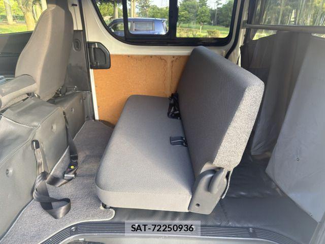 Toyota HIACE VAN 2018-10 8073956-18