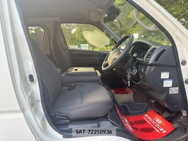 Toyota HIACE VAN 2018-10 8073956-8