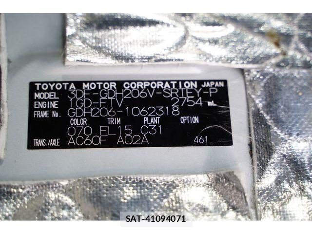 Toyota HIACE VAN 2021-08 8073947-11