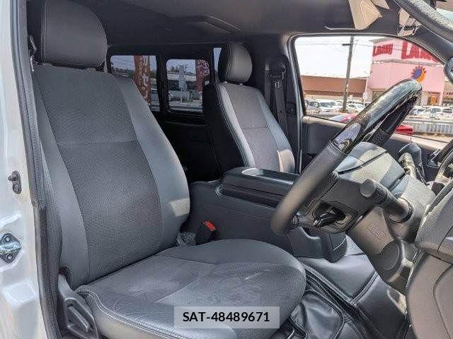 Toyota HIACE VAN 2021-06 8073945-12