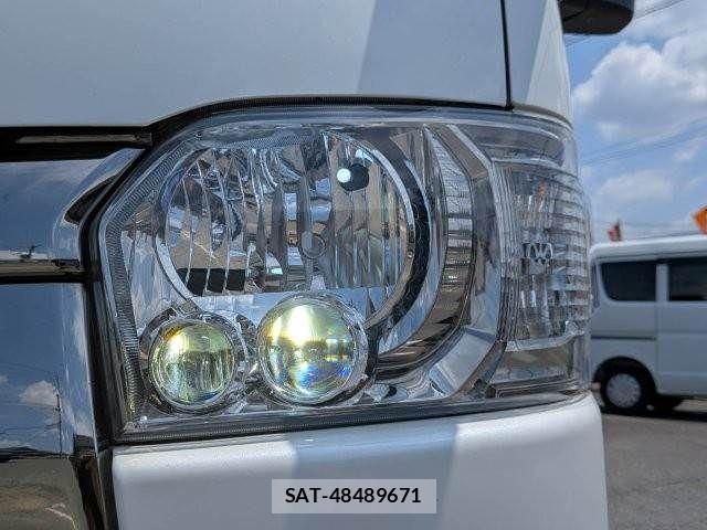 Toyota HIACE VAN 2021-06 8073945-16