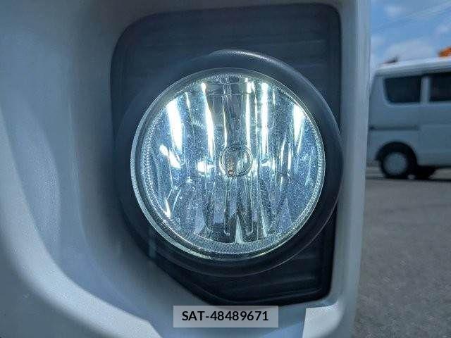 Toyota HIACE VAN 2021-06 8073945-17
