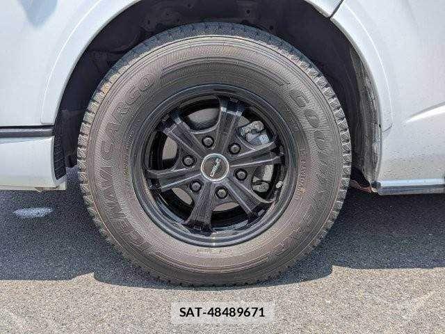 Toyota HIACE VAN 2021-06 8073945-18