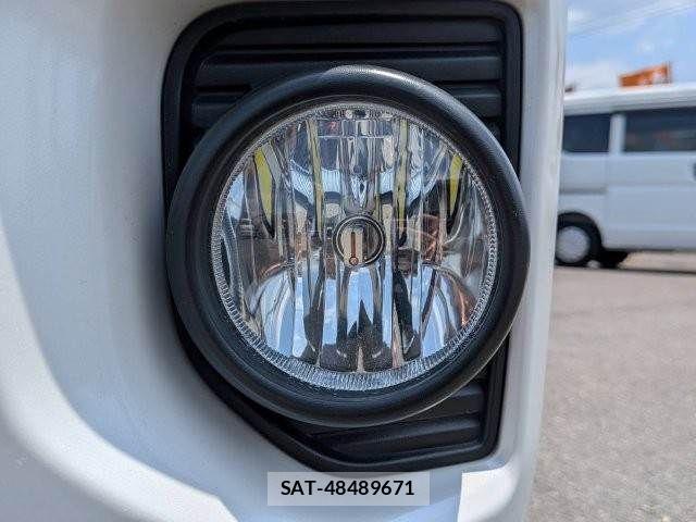 Toyota HIACE VAN 2021-06 8073945-28